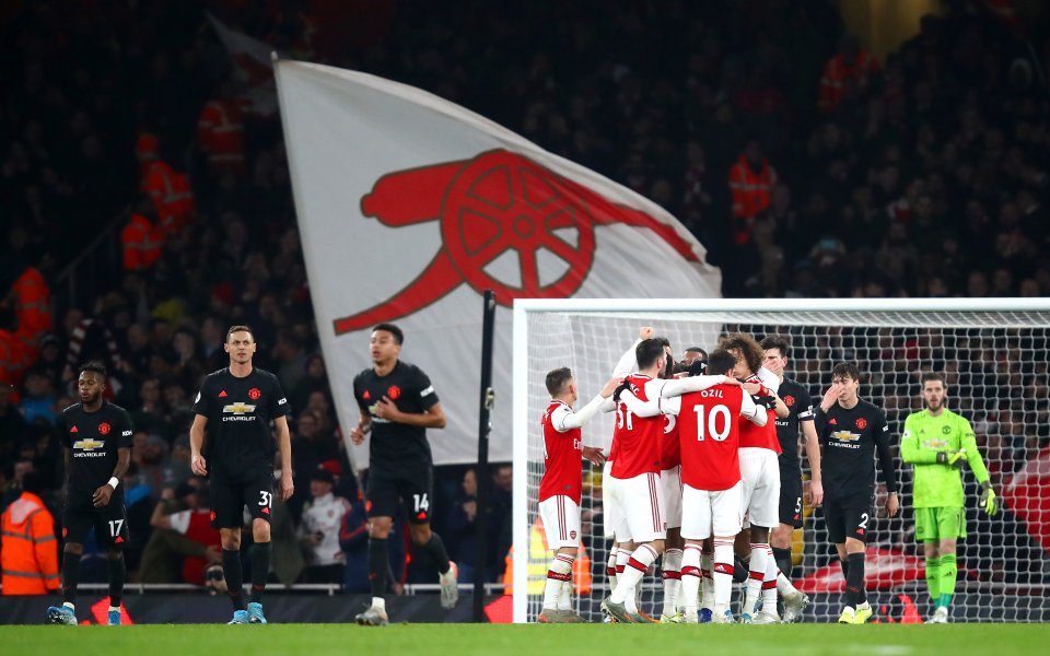Отборът на Арсенал постигна жизнено важна победа с 2:0 при