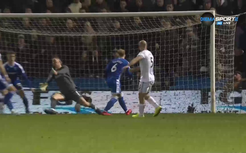 Уест Хям победи третодивизионния Джилингам с 2:0 като гост. Попаденията