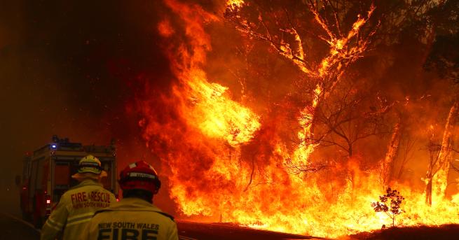 Любопитно Инстаграм звезда гаси пожарите в Австралия с голи снимки