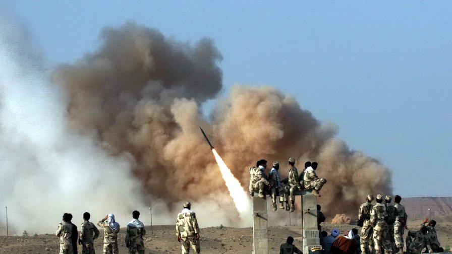 Иран атакува с ракети бази на САЩ, постави условия