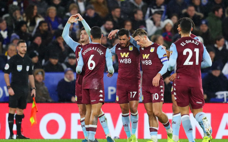 Отборите на Лестър и Астън Вила играят при резултат 0:1