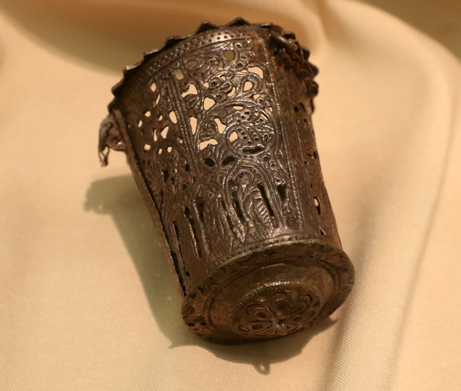 <p>Чашки за висящи кандила</p>