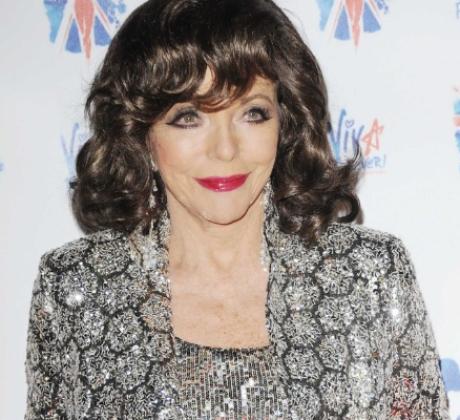 Джоан Колинс ни показва как се блести на 92 с