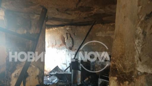  Щетите след гърмежа в блока във Варна (СНИМКИ) 