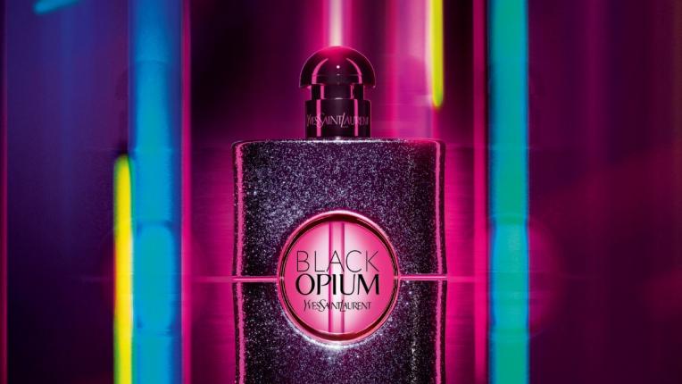  Превърни се в сияйната героиня на нощта с Black Opium Neon на YSL 