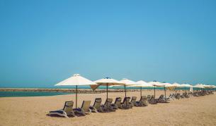 <p>Чадърите и шезлонгите на плажа безплатни</p>