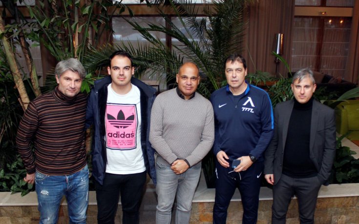 Скаут на Аякс при Левски