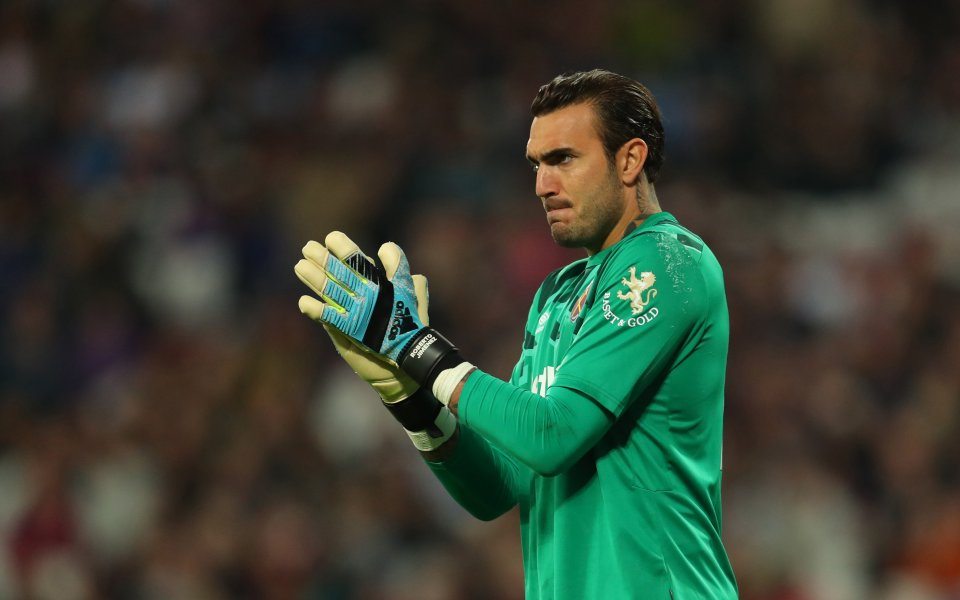 Вратарят на Уест Хем Роберто ще прекара остатъка от сезона