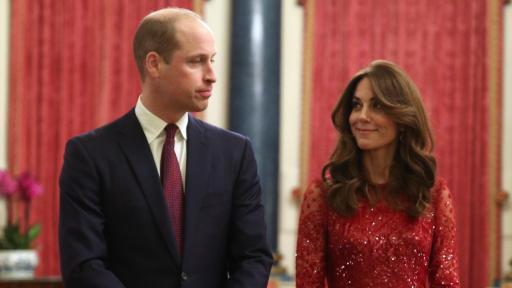  <p><strong>Кейт</strong> сияе в алена рокля,<strong> Меган и Арчи</strong> разхождат кучетата</p> 