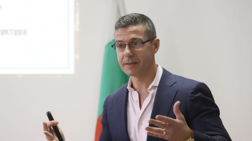  Избраха Ан </div>

</article>
<style>
.youtube{
  width:100%;height:500px;
}
@media only screen and (max-width: 600px) {
.youtube {
    height:250px;
  }
}
</style>
<div style=