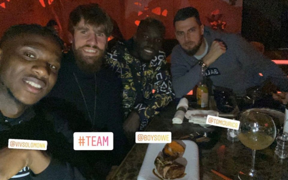 Част от футболистите на ЦСКА решиха да разпуснат в бар