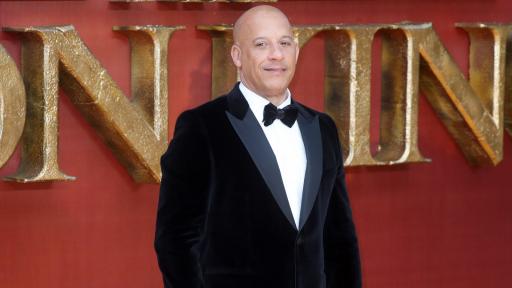  <p><strong>Вин Дизел</strong> гол до кръста, <strong>разтопява</strong> женските сърца</p> 