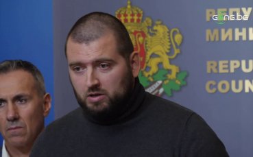 Председателят на фенската организация Ултрас Левски Адриан Петров говори пред