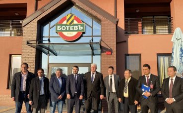 Георги Самуилов посрещна на базата на Ботев Пловдив представители на международната