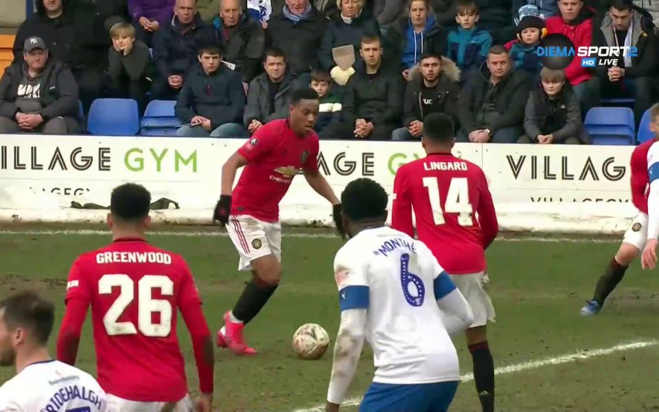 В края на първата част Антони Марсиал и Люк Шоу