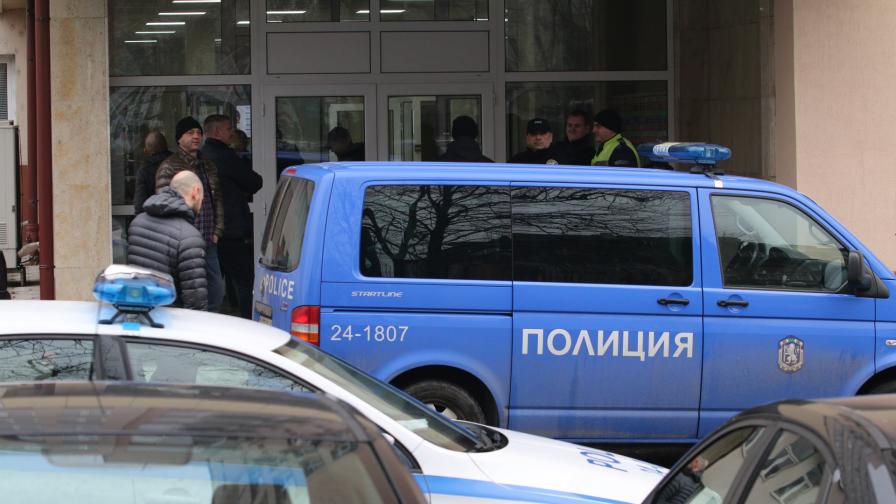  Мъж се самоуби в постройката на ДАНС 