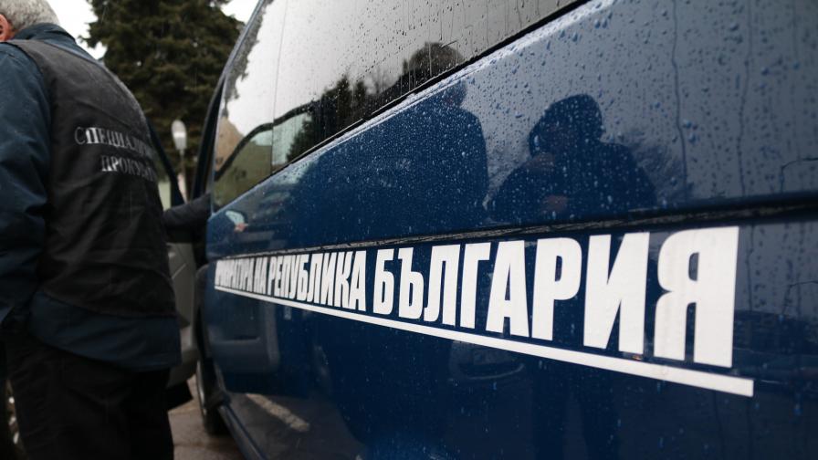 Полиция пред офисите на Васил Божков, арести в Комисията по хазарта
