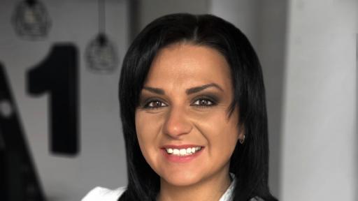  Яна Янкова, старши управител 