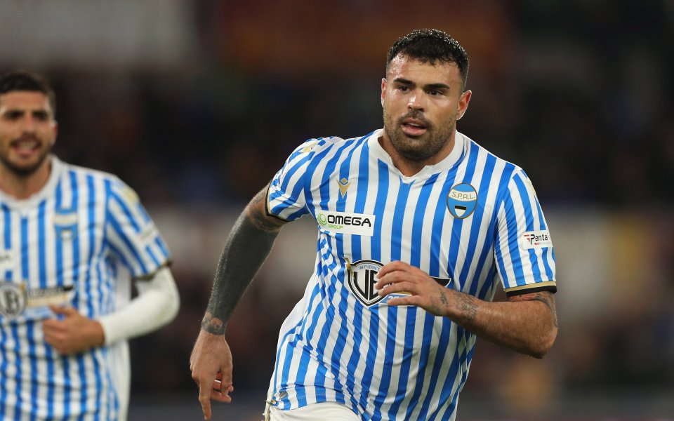 Нападателят Андреа Петаня е все по-близо до Наполи. Италианецът пристигна