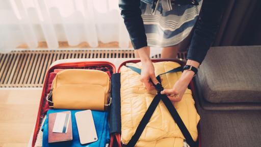  <p>Как да поберете <strong>повече багаж</strong> в <strong>малък куфар</strong></p> 