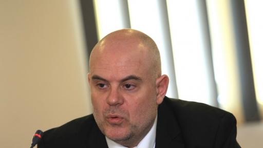  Гешев: 28 контейнера с отпадък ще бъдат върнати в Италия 