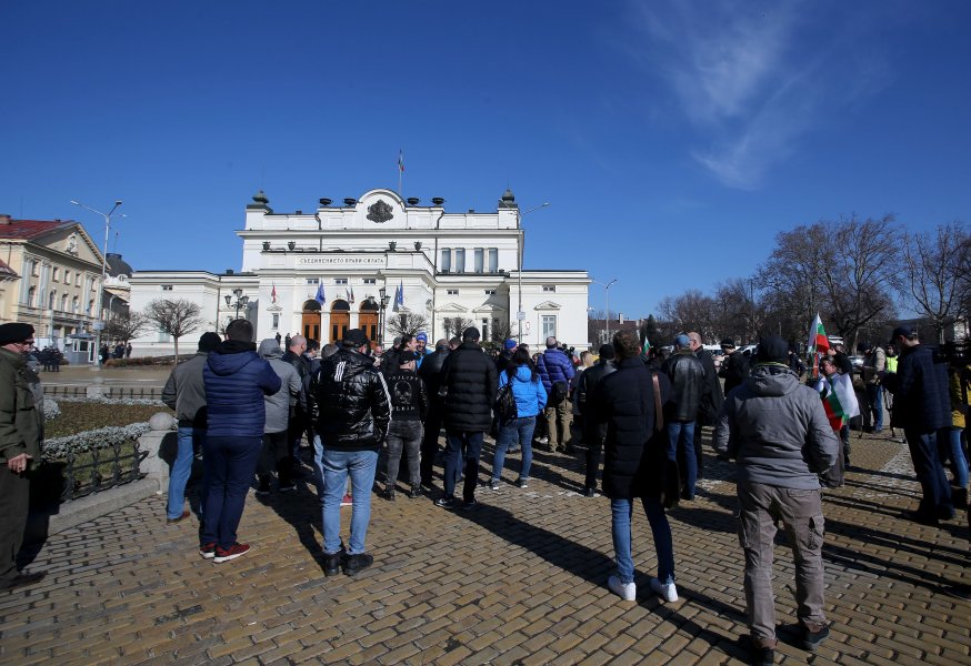 Протест на фенове на Левски пред Народното събрание1