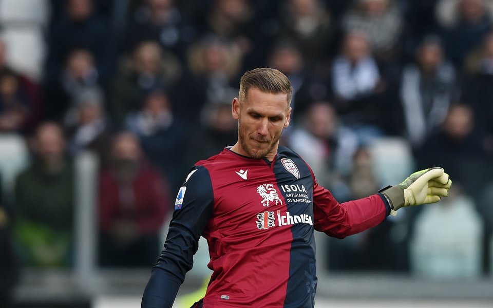 Шведският национал Робин Олсен може да смени клубната си принадлежснот