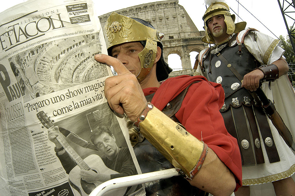 <p><strong>Няколко римски императори също са участвали в гладиаторски битки</strong></p>

<p>Организирането на гладиаторски битки било достатъчно императорите да спечелят любовта на народа. Някои от тях обаче стигали прекалено далеч, като дори участвали в гладиаторски битки. Сред тях са Калигула, Адриан и Тит.</p>