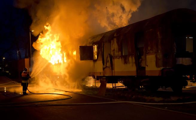 Огромен пожар в Канада: Пламна товарен влак с петрол (Видео)