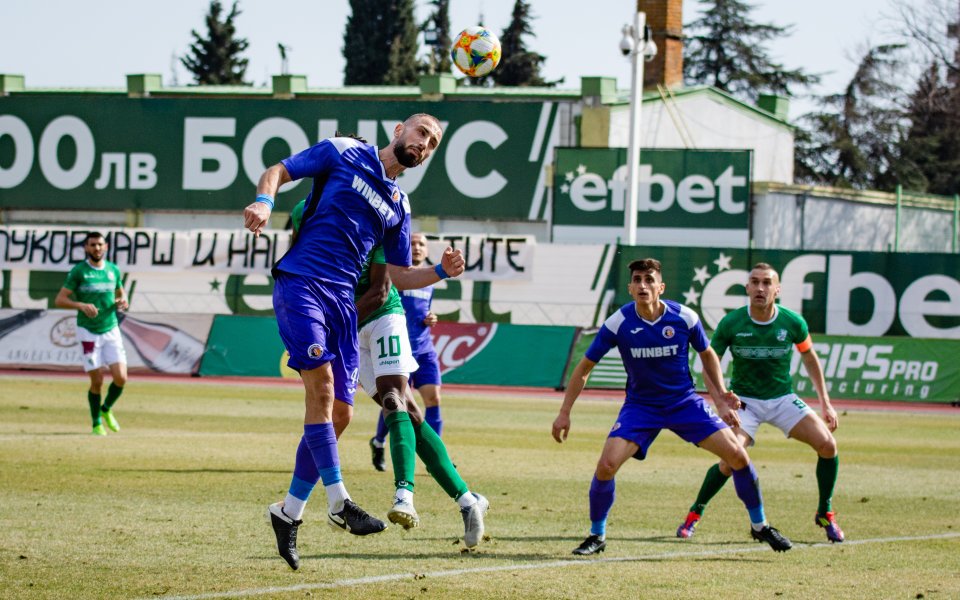 Берое и Етър стартират контролните си срещи преди подновяването на