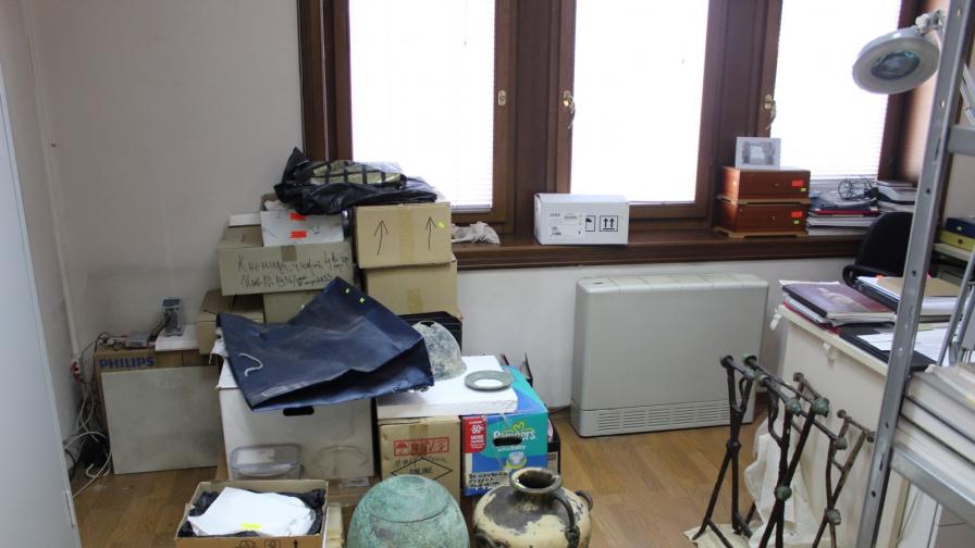  Иззеха 3385 скъпи предмета, Божков записал единствено 212 