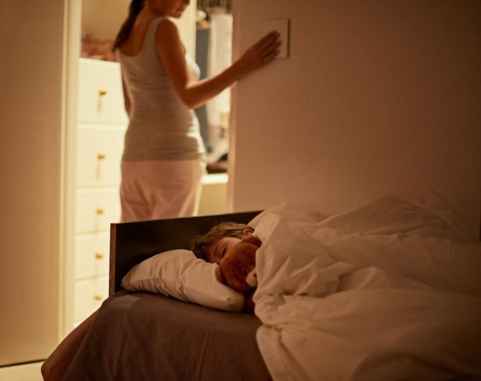 <p>Държат децата настрани от спалнята. Леглото на родителите вечер преди лягане не е място за малките.</p>