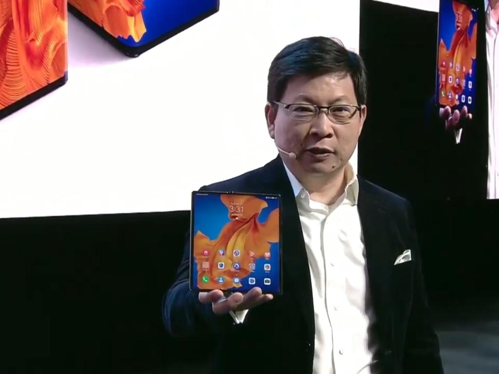 Huawei пуска нов сгъваем телефон и собствени услуги - Технологии - Vesti.bg