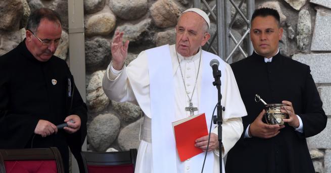 Свят Папа Франциск леко болен отмени проява Графикът му с