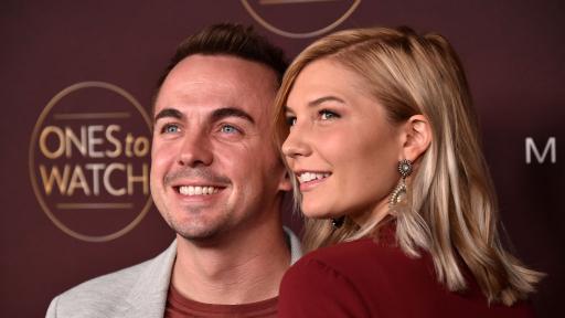  <p>Честито! Малкълм&nbsp;<strong>се ожени</strong></p> 