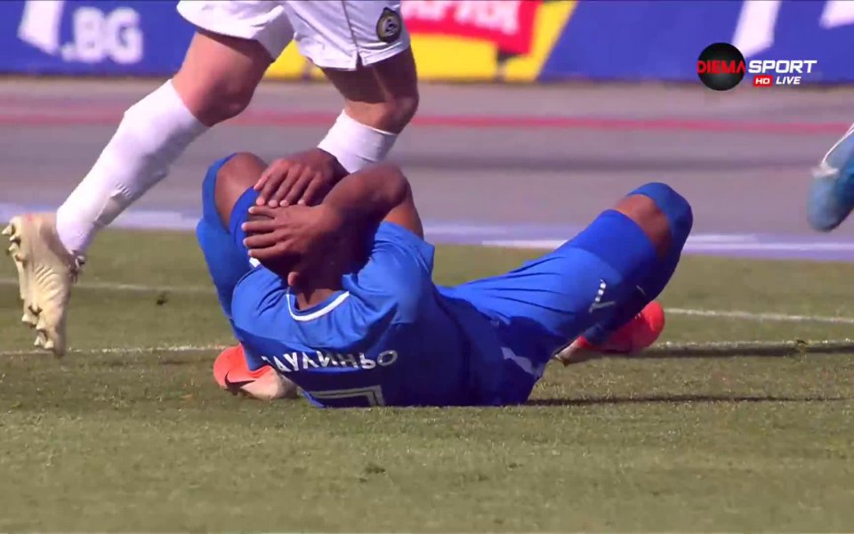 Тежък удар за Левски в 15-ата минута - Паулиньо напуска