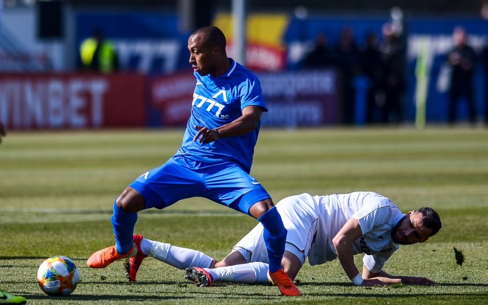 Ръководството на Левски опитва да убеди бразилеца Паулиньо да не