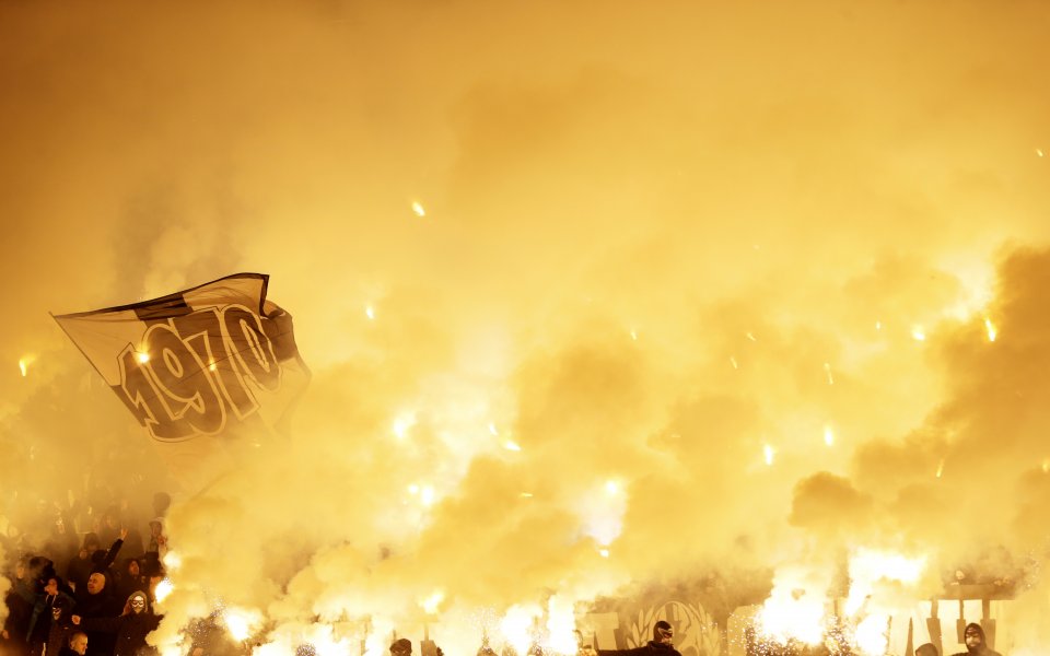 Сръбската полиция арестува 17 футболни запалянковци в столицата Белград по