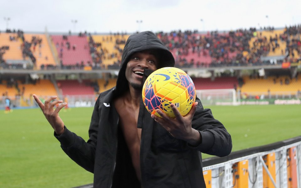 Колумбийската звезда на Аталанта - Дуван Сапата се закани на