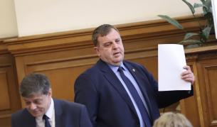 <p>Каракачанов предлага <strong>обновяване</strong> на държавния резерв с <strong>български</strong> <strong>стоки</strong></p>