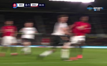 На почивката между Дарби Каунти и Манчестър Юнайтед резултатът е