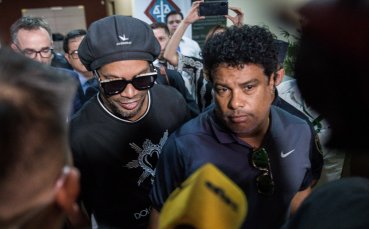 Легендарният бразилски футболист Роналдиньо е под домашен арест в Парагвай