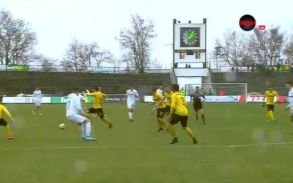 В 78-ата минута Радослав Кирилов отново изведе домакините напред, след