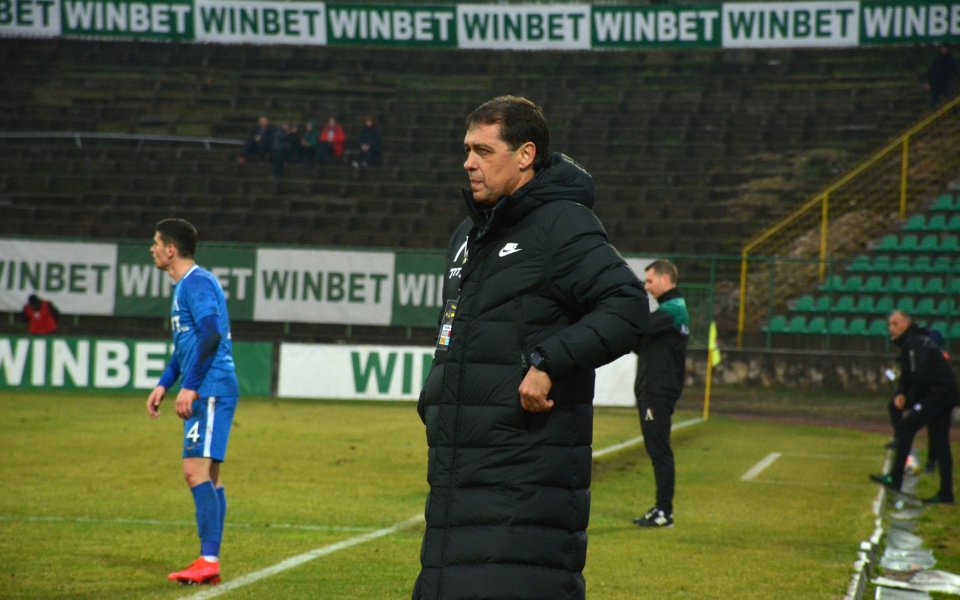 Левски са изплатили на бившия си треньор Петър Хубчев 150