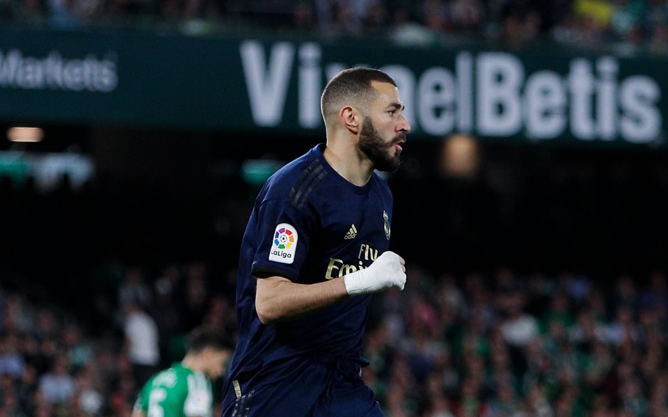 Нападателят на Реал Мадрид Карим Бензема успя да се разпише