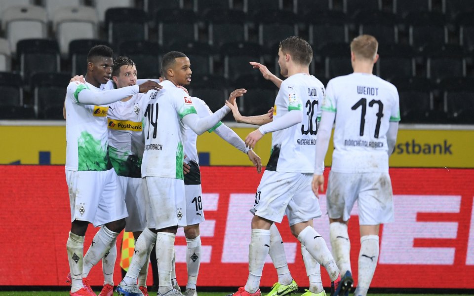 Борусия Мьонхенгладбах се наложи над Кьолн с 2:1 в отложена