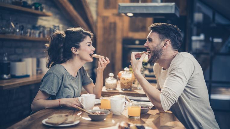  6 метода, по които да изненадате половинката си вкъщи 