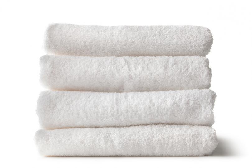 <p>Използвате една и съща кърпа. Проверявайте дали не я използвате прекалено дълго, като за най-мръсните участъци използвайте отделен парцал. Освен това я изпирайте след всяко почистване.</p>