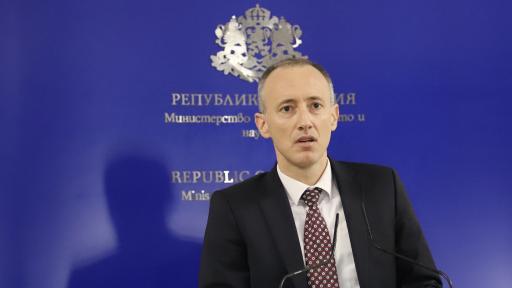  Вълчев: Ще се наложи изместване на изпитите 