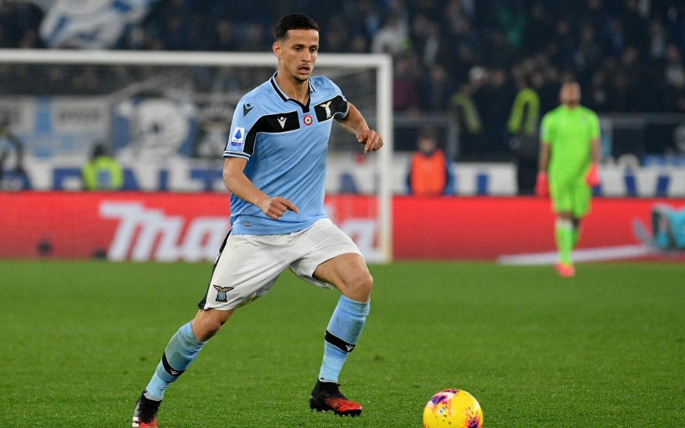 Барселона следи внимателно изявите на защитника на Лацио Луис Фелипе.